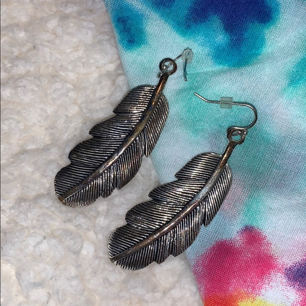 FREE GIFT: Silver Colored Feather Dangle Earrings